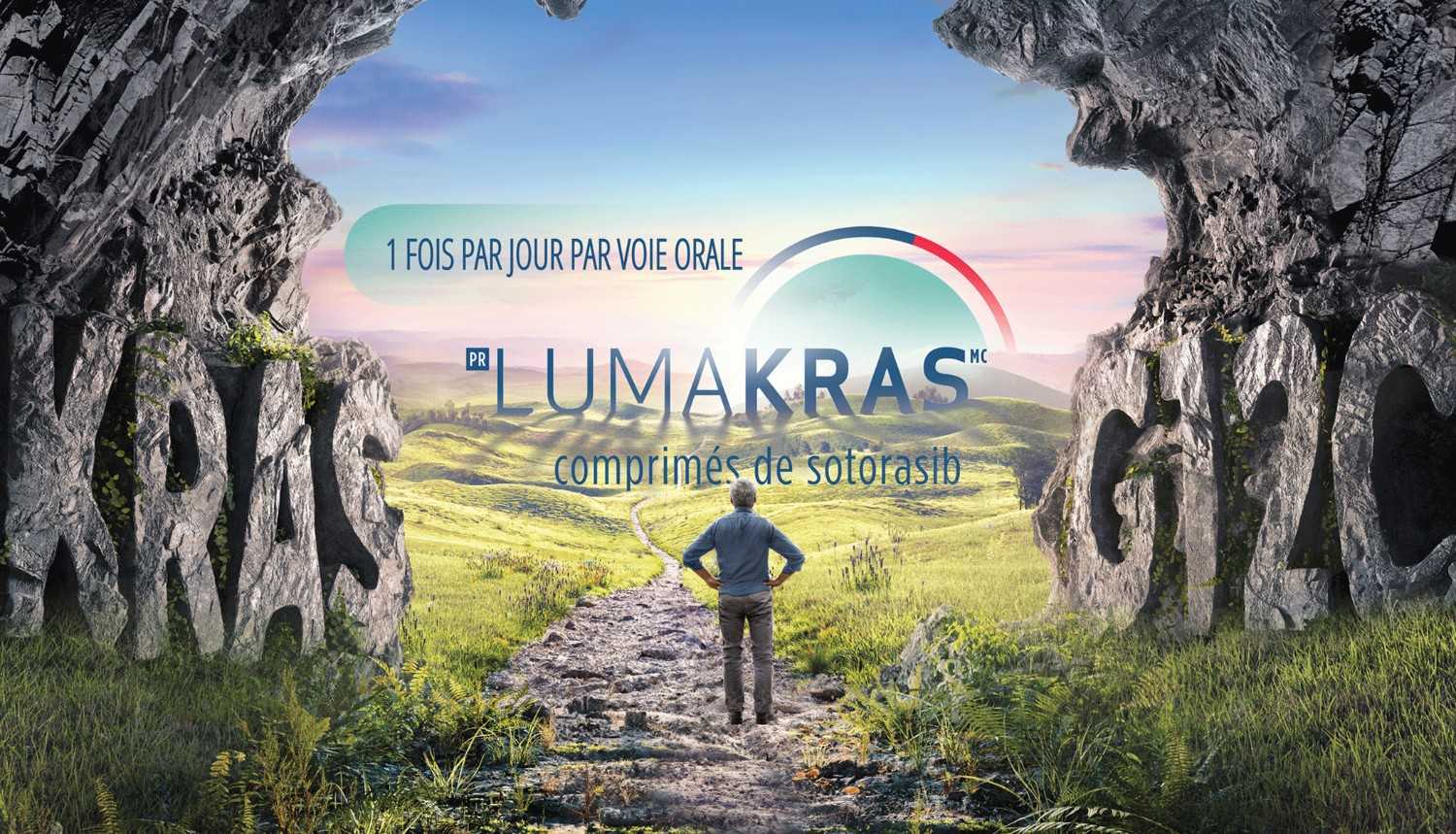 Homme traversant une vallée faite de KRAS et de G12C en direction du logo LUMAKRAS une fois par jour